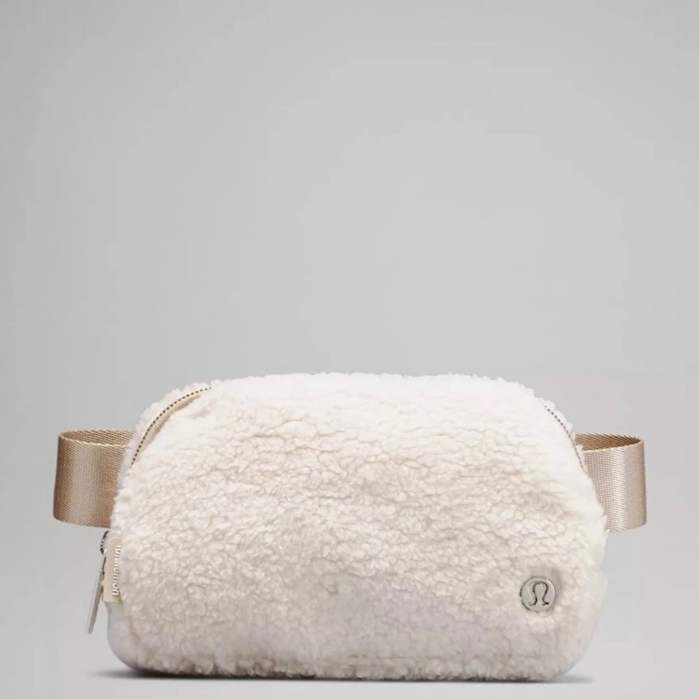Lululemon Everywhere Fleece Belt Bag in Natural Ivory